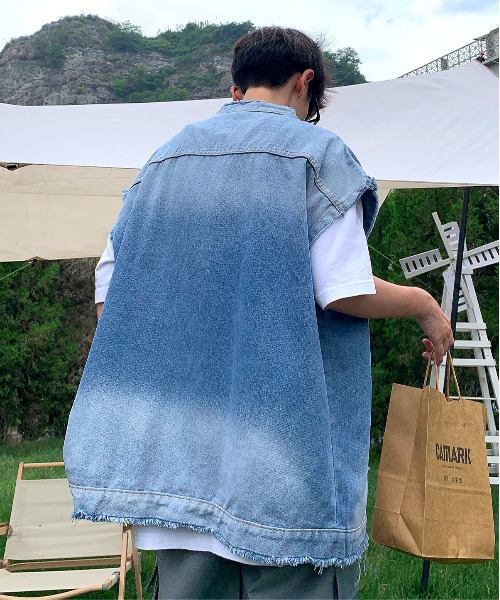 neos（ネオス）の「【neos -addictive design-】ビッグシルエット グラデーション ダメージ デニム ベスト（ベスト・メンズ・ブラック/ブルー・MEDIUM/LARGE/X-LARGE）」の11枚目の写真