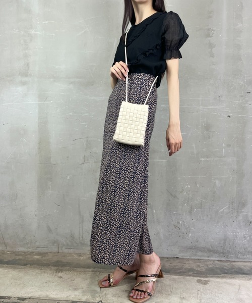 tolene(トレネ)の「フェイクレザー 編み込みミニショルダーバッグ / マルチポーチ(ショルダーバッグ・レディース・グレイッシュベージュ/ブラック/ホワイト・ONE SIZE)」の11枚目の写真