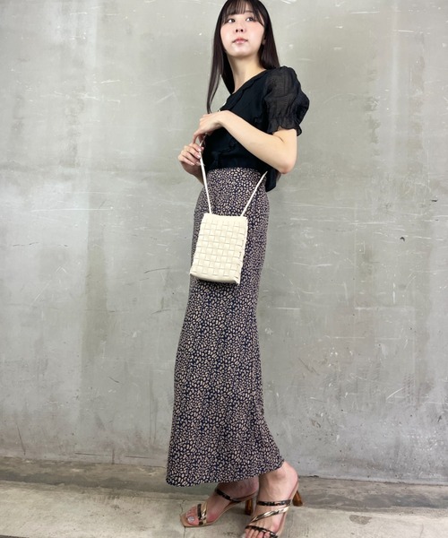 tolene(トレネ)の「フェイクレザー 編み込みミニショルダーバッグ / マルチポーチ(ショルダーバッグ・レディース・グレイッシュベージュ/ブラック/ホワイト・ONE SIZE)」の12枚目の写真