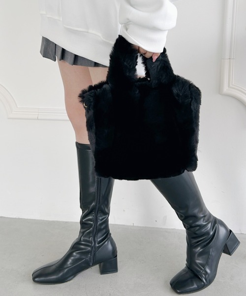 Loueme(ルエム)の「フェイクファースクエア2WAYトートバッグ(ショルダーバッグ・レディース・グレー/モカ/アイボリー/ブラック・FREE)」の11枚目の写真