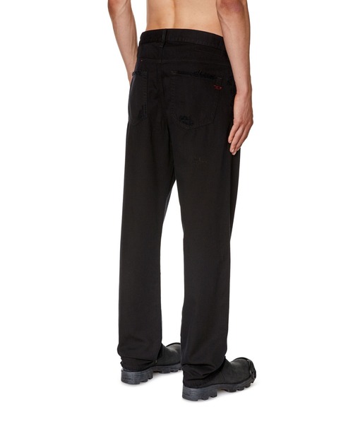 DIESEL(ディーゼル)の「メンズ デニムパンツ ストレート レギュラーフィット ブラック(デニムパンツ・メンズ・ブラック・26inch/30inch/34inch/36inch/28inch/32inch)」の2枚目の写真
