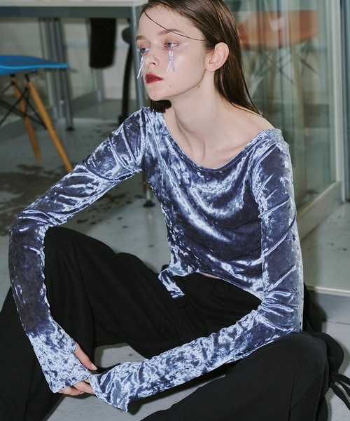 VIOLETTA（ヴィオレッタ）の「クラッシュベロアクロップドトップス（Tシャツ/カットソー・レディース・グレイッシュブルー/ホワイト/ブラック/ピンク・FREE）」の6枚目の写真