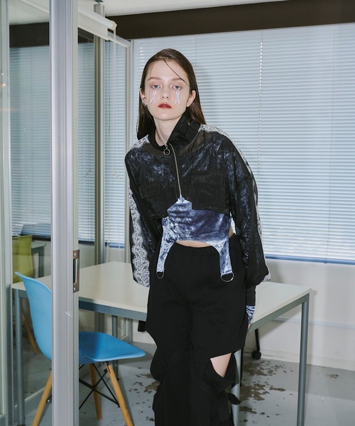 VIOLETTA（ヴィオレッタ）の「クラッシュベロアクロップドトップス（Tシャツ/カットソー・レディース・グレイッシュブルー/ホワイト/ブラック/ピンク・FREE）」の8枚目の写真