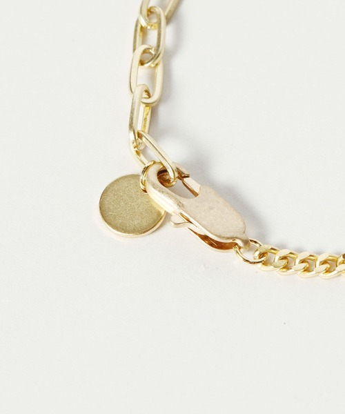 Urban Outfitters☆揺れるマルチチャーム・チェーンブレスレット セール】マルチ チェーンブレスレット(ブレスレット