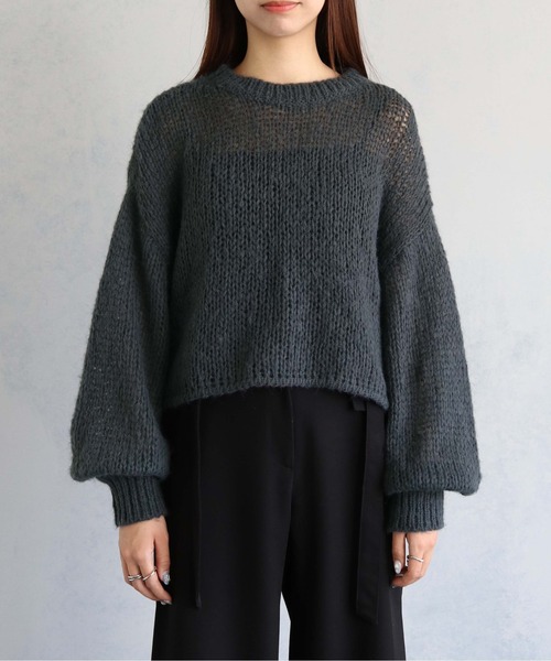 cheriella（シェリエラ）の「【cheriella】WEB限定モヘアライクショートニット WEB LIMITED MOHAIR-LIKE SHORT KNIT（ニット/セーター・レディース・ブラック/ホワイト/ピンク/ブルー/チャコールグレー・M）」の3枚目の写真