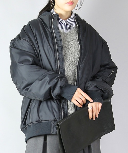 and it_(アンドイット)の「暖かミリタリーオーバーサイズブルゾンMA-1(MA-1・レディース・カーキ/ブラック・FREE)」の9枚目の写真