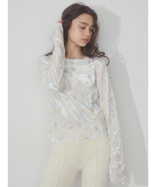 merry jenny(メリージェニー)の「ベロアflower embroidery tops(Tシャツ/カットソー・レディース・オフホワイト・FREE)」の5枚目の写真