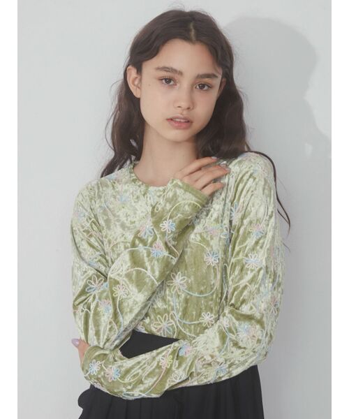 merry jenny(メリージェニー)の「ベロアflower embroidery tops(Tシャツ/カットソー・レディース・オフホワイト・FREE)」の7枚目の写真