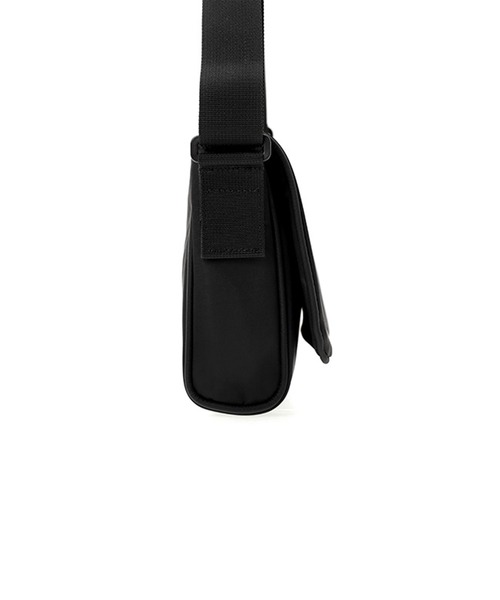 Manhattan Portage(マンハッタンポーテージ)の「Whitehall Shoulder Matte Twill(ショルダーバッグ・メンズ・ブラック・X-SMALL)」の4枚目の写真