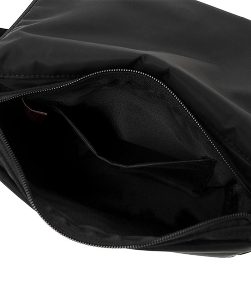 Manhattan Portage(マンハッタンポーテージ)の「Whitehall Shoulder Matte Twill(ショルダーバッグ・メンズ・ブラック・X-SMALL)」の8枚目の写真