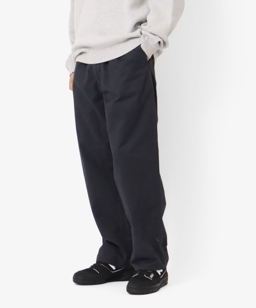 atmos(アトモス)の「atmos Baggy Tapered Chino Pants / アトモス バギーテーパードチノパンツ(チノパンツ・メンズ・ブラック/カーキ/ベージュ・XL/L/M)」の2枚目の写真