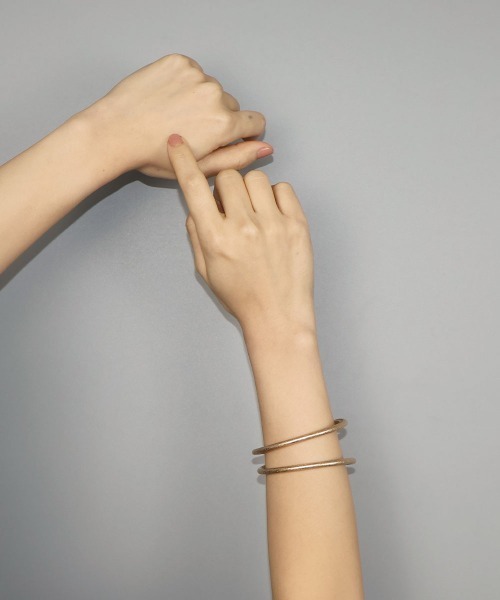 CEMONEMO（セモネモ）の「【金属アレルギー対応】 マット ダブルライン バングル / ニッケルフリー（バングル/リストバンド・レディース・シルバー/ゴールド・FREE）」の9枚目の写真