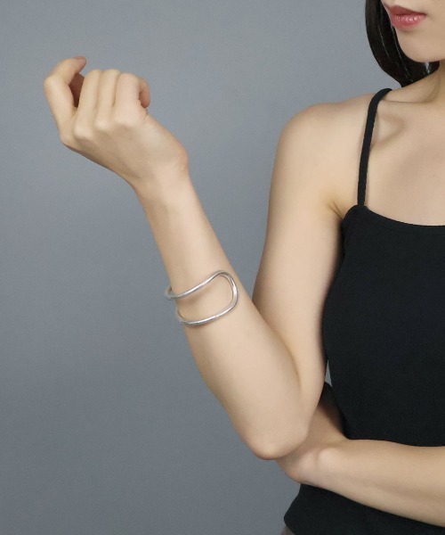 CEMONEMO（セモネモ）の「【金属アレルギー対応】 マット ダブルライン バングル / ニッケルフリー（バングル/リストバンド・レディース・シルバー/ゴールド・FREE）」の8枚目の写真