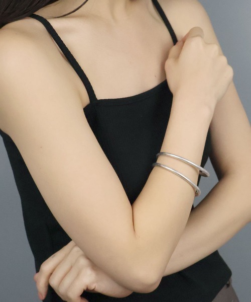 CEMONEMO（セモネモ）の「【金属アレルギー対応】 マット ダブルライン バングル / ニッケルフリー（バングル/リストバンド・レディース・シルバー/ゴールド・FREE）」の11枚目の写真