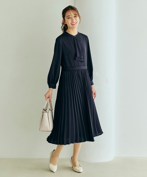 grove(グローブ)の「◆ふんわりと広がる上品なラッフルタイプリーツワンピース(ワンピース・レディース・ネイビー/ブラック・04/05/01/03/02)」の2枚目の写真