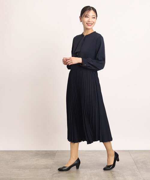 grove(グローブ)の「◆ふんわりと広がる上品なラッフルタイプリーツワンピース(ワンピース・レディース・ネイビー/ブラック・04/05/01/03/02)」の8枚目の写真
