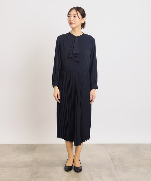 grove(グローブ)の「◆ふんわりと広がる上品なラッフルタイプリーツワンピース(ワンピース・レディース・ネイビー/ブラック・04/05/01/03/02)」の11枚目の写真