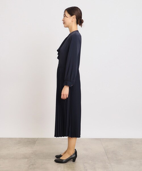 grove(グローブ)の「◆ふんわりと広がる上品なラッフルタイプリーツワンピース(ワンピース・レディース・ネイビー/ブラック・04/05/01/03/02)」の12枚目の写真
