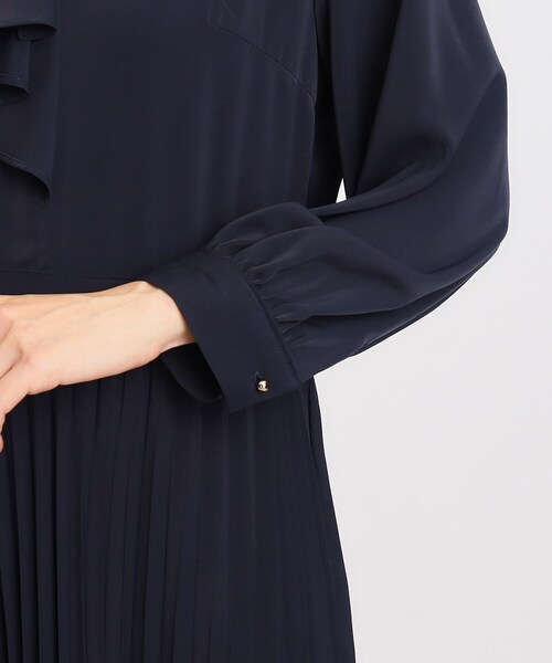 grove(グローブ)の「◆ふんわりと広がる上品なラッフルタイプリーツワンピース(ワンピース・レディース・ネイビー/ブラック・04/05/01/03/02)」の15枚目の写真