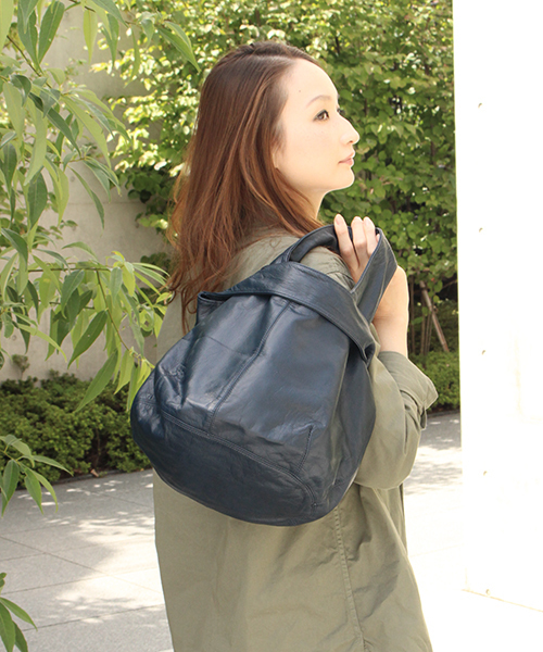 PAPILLONNER(パピヨネ)の「USAGI BAG(トートバッグ・レディース・ブラック/マスタード/アイボリー/ラベンダー/エメラルド/ピンクベージュ/ボルドー/モカ/ネイビー/サーモンピンク/レッド・FREE)」の5枚目の写真