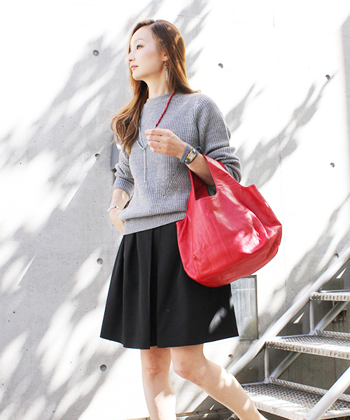 PAPILLONNER(パピヨネ)の「USAGI BAG(トートバッグ・レディース・ブラック/マスタード/アイボリー/ラベンダー/エメラルド/ピンクベージュ/ボルドー/モカ/ネイビー/サーモンピンク/レッド・FREE)」の10枚目の写真