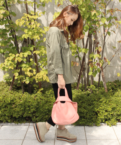 PAPILLONNER(パピヨネ)の「USAGI BAG(トートバッグ・レディース・ブラック/マスタード/アイボリー/ラベンダー/エメラルド/ピンクベージュ/ボルドー/モカ/ネイビー/サーモンピンク/レッド・FREE)」の9枚目の写真