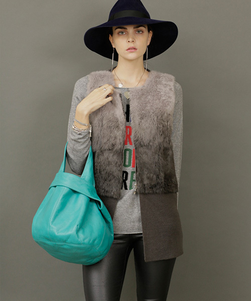 PAPILLONNER(パピヨネ)の「USAGI BAG(トートバッグ・レディース・ブラック/マスタード/アイボリー/ラベンダー/エメラルド/ピンクベージュ/ボルドー/モカ/ネイビー/サーモンピンク/レッド・FREE)」の4枚目の写真