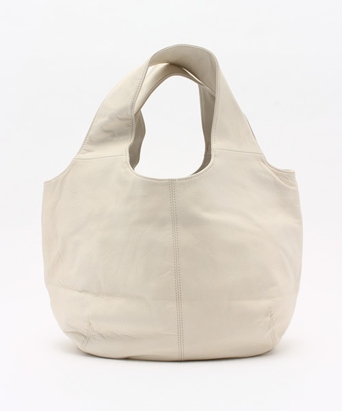 PAPILLONNER(パピヨネ)の「USAGI BAG(トートバッグ・レディース・ブラック/マスタード/アイボリー/ラベンダー/エメラルド/ピンクベージュ/ボルドー/モカ/ネイビー/サーモンピンク/レッド・FREE)」の2枚目の写真