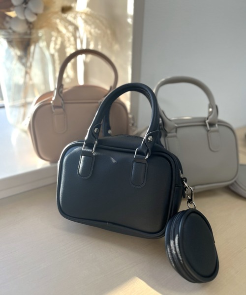 ISOOK(アイスー)の「【ISOOK / アイスー】ポーチ付き2WAYショルダーバッグ / ハンドバッグ ポーチセット キレイめ 結婚式 入学式 卒業式 スクエアバッグ スマホも入る 大容量 ミニ ZOZOTOWN限定(ショルダーバッグ・レディース・ピンク/グレー/ブラック・FREE)」の4枚目の写真