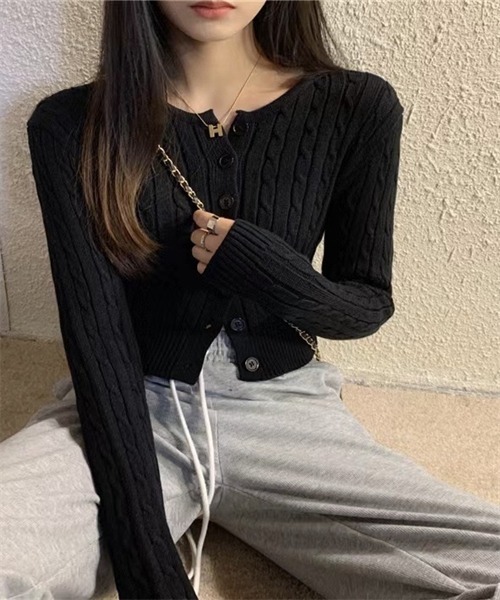 FREE STYLISTS(フリー スタイリスト)の「ケーブル編みニットカーディガン(カーディガン/ボレロ・レディース・ブラック/ブルー/パープル/ホワイト/ピンク/グリーン・FREE)」の1枚目の写真