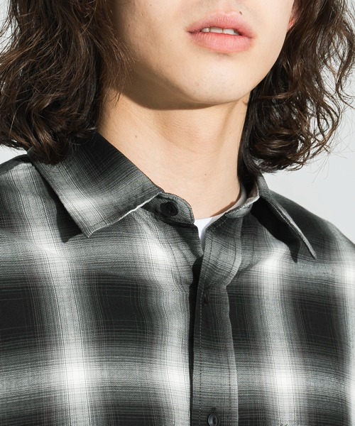 WEGO（ウィゴー）の「WEGO/オンブレチェックシャツ（シャツ/ブラウス・メンズ・ブラック系その他2/ホワイト系その他2/ブルー系その他2/オレンジ系その他3・SMALL/MEDIUM/LARGE）」の7枚目の写真