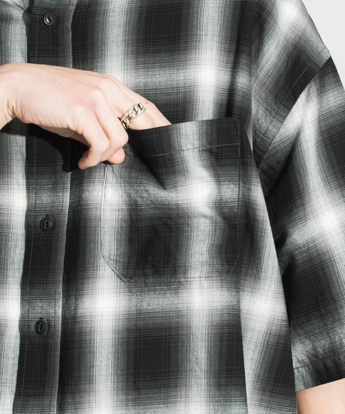 WEGO（ウィゴー）の「WEGO/オンブレチェックシャツ（シャツ/ブラウス・メンズ・ブラック系その他2/ホワイト系その他2/ブルー系その他2/オレンジ系その他3・SMALL/MEDIUM/LARGE）」の10枚目の写真