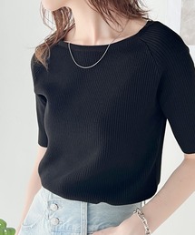 長く愛せるベーシックアイテム。リブクルーネック半袖ニット