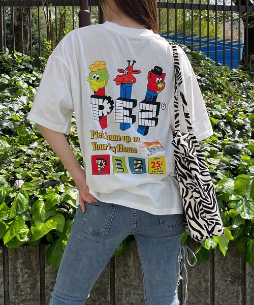 GLAMOROUS JANE(グラマラスジェーン)の「バックプリントPEZビッグTシャツ(Tシャツ/カットソー・レディース・チャコールグレー/オフホワイト/ブラック・FREE)」の4枚目の写真