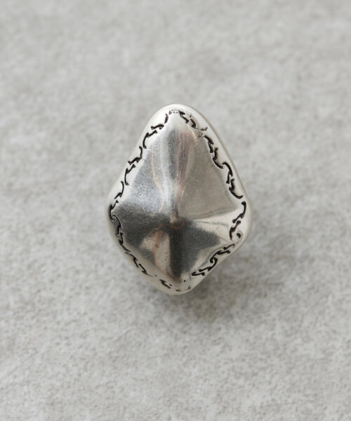 BEARDSLEY（ビアズリー）の「シルバーモチーフイヤリング（ピアス（両耳用）・レディース・シルバー・FREE）」の5枚目の写真