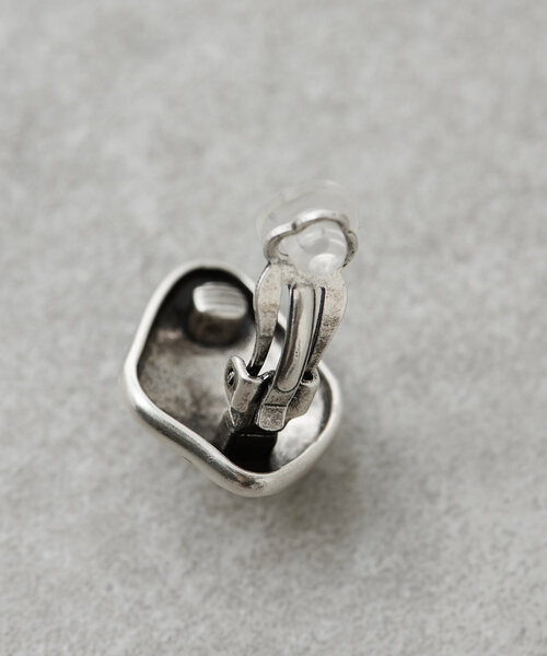 BEARDSLEY（ビアズリー）の「シルバーモチーフイヤリング（ピアス（両耳用）・レディース・シルバー・FREE）」の8枚目の写真