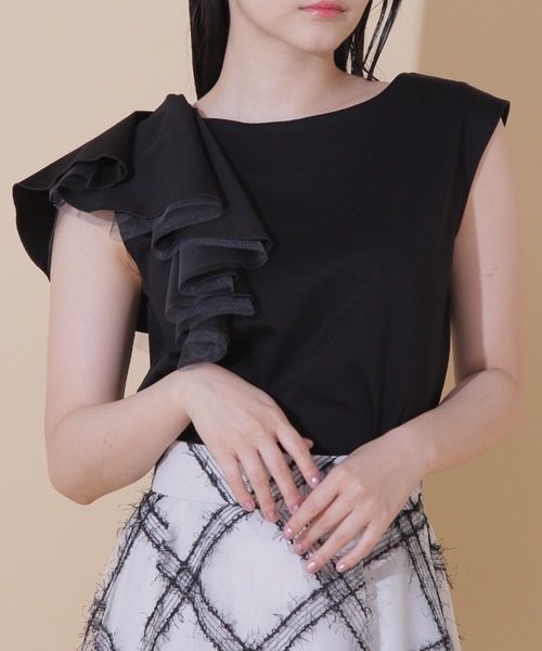 JILL by JILL STUART(ジルバイジルスチュアート)の「◇アシメラッフルトップス(Tシャツ/カットソー・レディース・ホワイト/モカ/ブラック・FREE)」の2枚目の写真