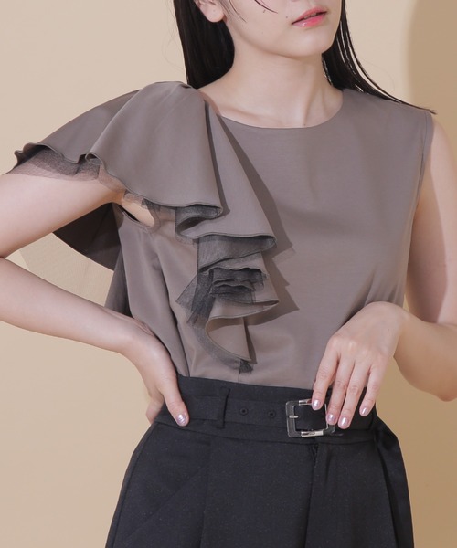 JILL by JILL STUART(ジルバイジルスチュアート)の「◇アシメラッフルトップス(Tシャツ/カットソー・レディース・ホワイト/モカ/ブラック・FREE)」の3枚目の写真