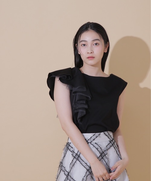 JILL by JILL STUART(ジルバイジルスチュアート)の「◇アシメラッフルトップス(Tシャツ/カットソー・レディース・ホワイト/モカ/ブラック・FREE)」の10枚目の写真