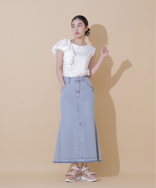 JILL by JILL STUART(ジルバイジルスチュアート)の「◇アシメラッフルトップス(Tシャツ/カットソー・レディース・ホワイト/モカ/ブラック・FREE)」の4枚目の写真
