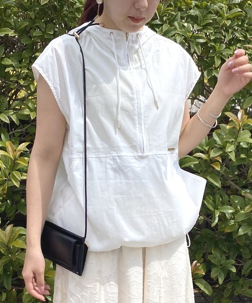 NICOLE white（ニコルホワイト）の「アノラック風スリーブレスプルオーバー（パーカー・レディース・ブラック/オフホワイト・FREE）」の2枚目の写真