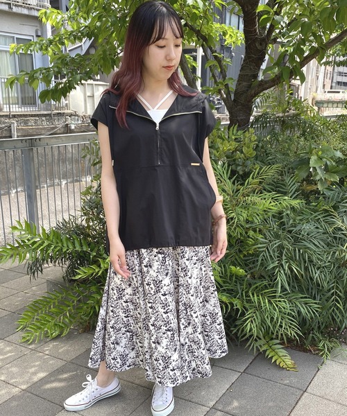 NICOLE white（ニコルホワイト）の「アノラック風スリーブレスプルオーバー（パーカー・レディース・ブラック/オフホワイト・FREE）」の4枚目の写真