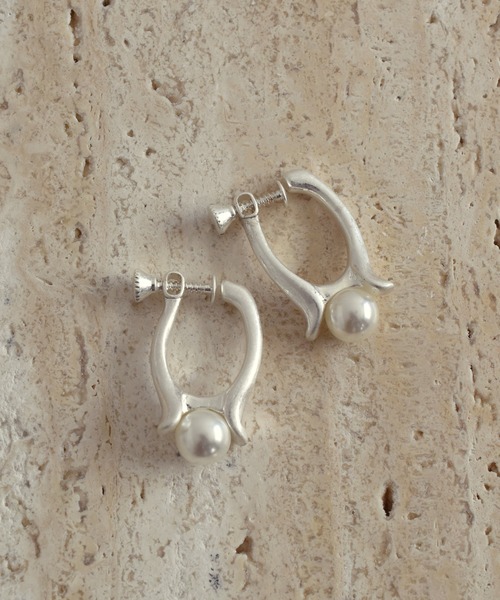 GOLDY（ゴールディ）の「スフィアー パール スクリュー フィット イヤリング（イヤリング・レディース・ゴールド/シルバー系その他/ゴールド系その他/シルバー・FREE）」の3枚目の写真