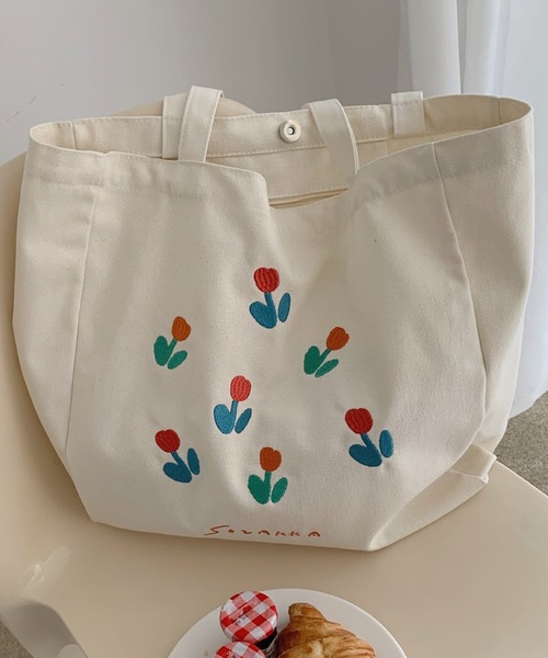 Teem Store(チームストア)の「フラワー刺繍 A4 トートバッグ(トートバッグ・レディース・ブルー/レッド・F)」の6枚目の写真