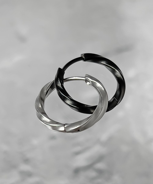 SBG(エスビー)の「インフルエンサー DAIGO × SBG ツイストフープピアス(ピアス(片耳用)・メンズ・ブラック/シルバー・FREE)」の2枚目の写真