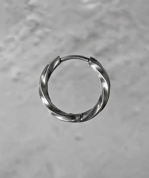 SBG(エスビー)の「インフルエンサー DAIGO × SBG ツイストフープピアス(ピアス(片耳用)・メンズ・ブラック/シルバー・FREE)」の8枚目の写真