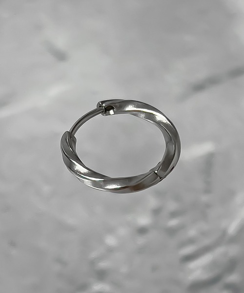 SBG(エスビー)の「インフルエンサー DAIGO × SBG ツイストフープピアス(ピアス(片耳用)・メンズ・ブラック/シルバー・FREE)」の9枚目の写真