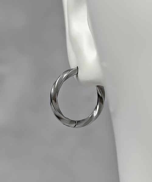 SBG(エスビー)の「インフルエンサー DAIGO × SBG ツイストフープピアス(ピアス(片耳用)・メンズ・ブラック/シルバー・FREE)」の10枚目の写真