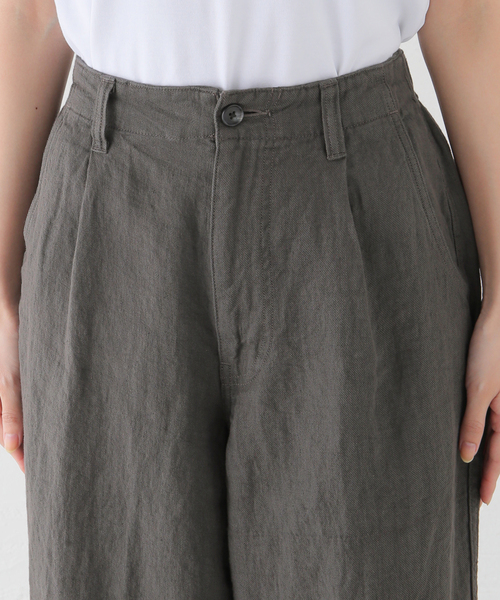 JOURNAL STANDARD LUXE(ジャーナルスタンダード ラックス)の「リネンツイル タックチノ(チノパンツ・レディース・チャコールグレー/アイボリー・SMALL/MEDIUM)」の3枚目の写真