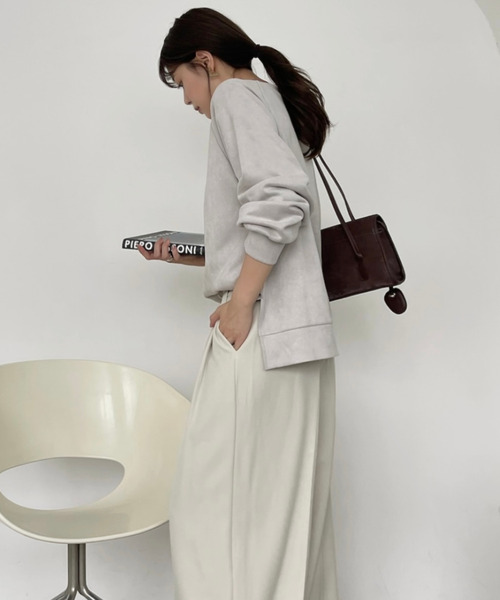 Eclat one（エクラワン）の「【Eclat one×mako】スウェード見え加工 刺繍入り クルーネック スウェット（スウェット・レディース・モカ/ライトグレー/サックスブルー/チャコールグレー・FREE）」の22枚目の写真